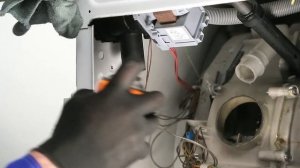 Устранение течи в патрубке стиральной машины. Ремонт рядом