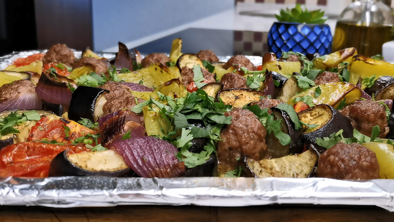 Если есть ФАРШ и БАКЛАЖАНЫ делаю так. Все в восторге от этого простого блюда на ужин!! смотреть онлайн