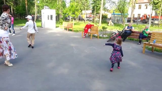 11 июня Вечер танцев в Расторгуевском парке смотреть онлайн