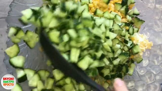 Легкий ВЕСЕННИЙ САЛАТ с огурцом, сыром и редисом (рецепты на каждый день) смотреть онлайн