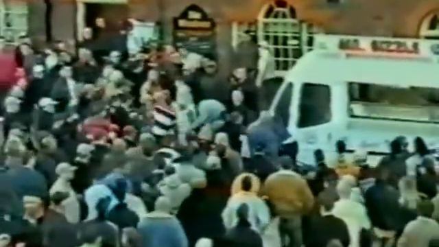 Supporters fight @ Wolves vs Southampton 03/04/2004 смотреть онлайн