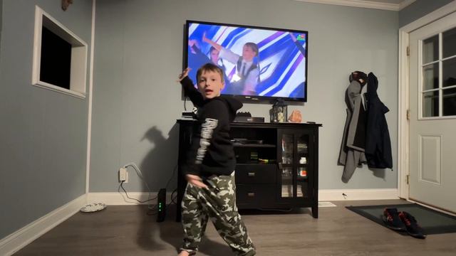 Joe’s interpretation dance to Lady GaGa’s Bloody Mary sung and video by Kamelia Melnic (Wednesday) смотреть онлайн