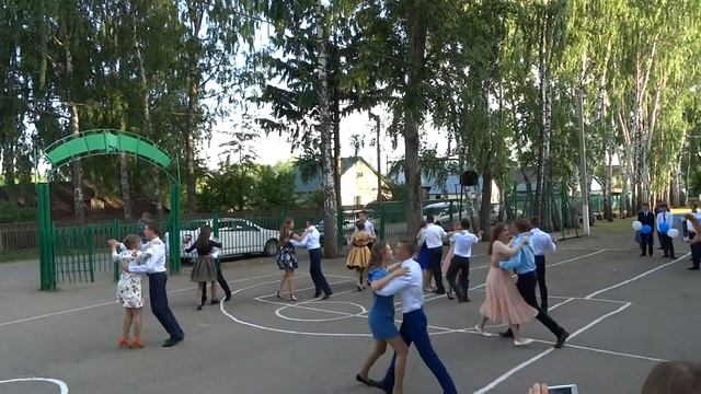 Вальс 9-го класса. Школа №1 им. К.Г. Мохова смотреть онлайн