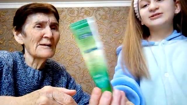 Бабушка угадывает название косметики ✌?? смотреть онлайн