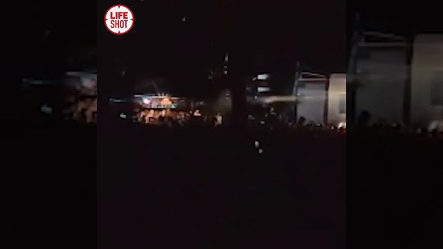 Сотни человек собрались на вечеринке около озера Ая в Алтайском крае смотреть онлайн