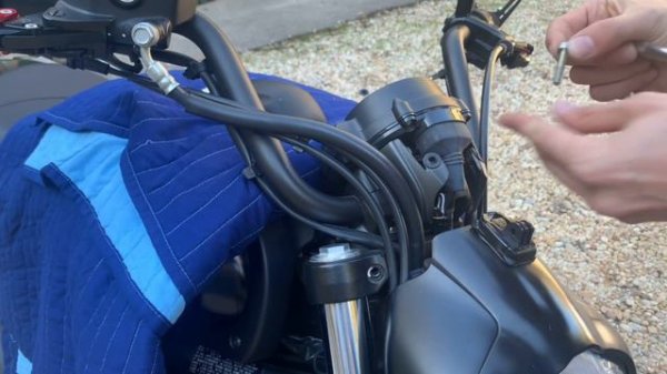 Kawasaki Vulcan S 650 - How To Adjust The Handlebars Tutorial