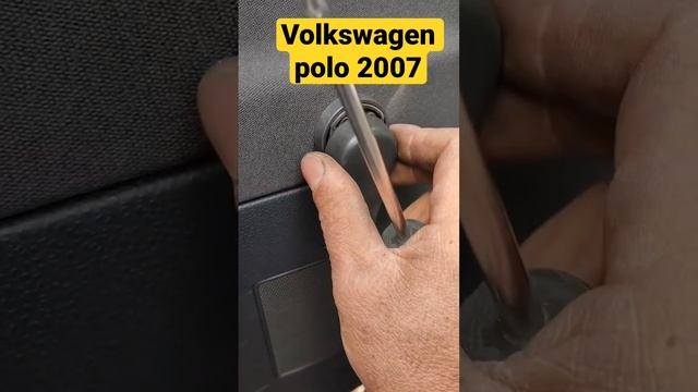 Как снять ручку стеклоподъемника на Volkswagen polo 2007 #авто #volkswagen #polo #golf #passat смотреть онлайн