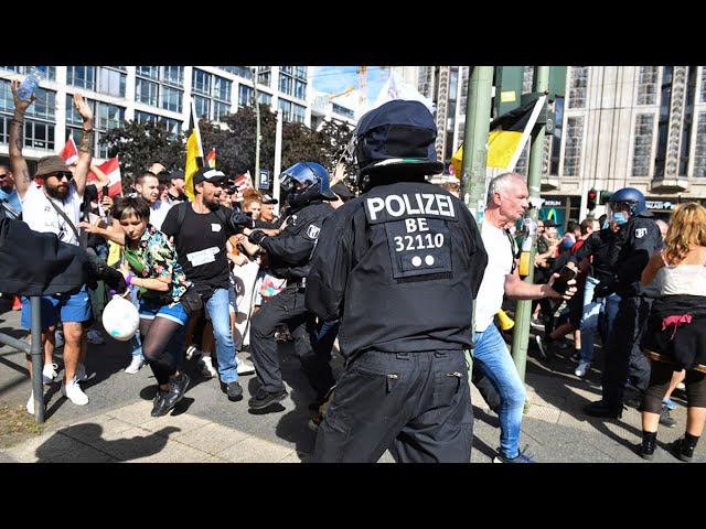 Протестующие вышли на улицы Берлина Прямой эфир 1.05.2022 смотреть онлайн