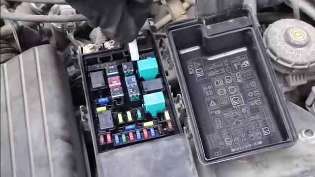 How to change fuses Honda Accord and fix light fuse error. Years 2003 to 2007. смотреть онлайн