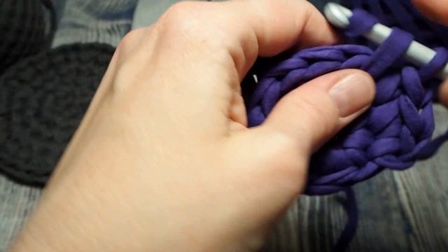 РОВНЫЙ КРУГ КРЮЧКОМ ИЗ ТРИКОТАЖНОЙ ПРЯЖИ смотреть онлайн