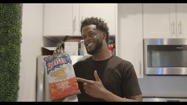 Roommates Ep 1- "Make Yourself At Home" смотреть онлайн