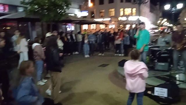03.09.2021 Brest Belarus. Танцуют все... Уличные музыканты на Советской. ... Прогулки с Викторией. смотреть онлайн