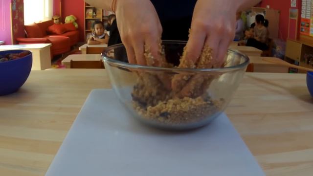 Десерты для детей: Ягодный крамбл #десертыдля детей #безсахара #здоровоепитание смотреть онлайн