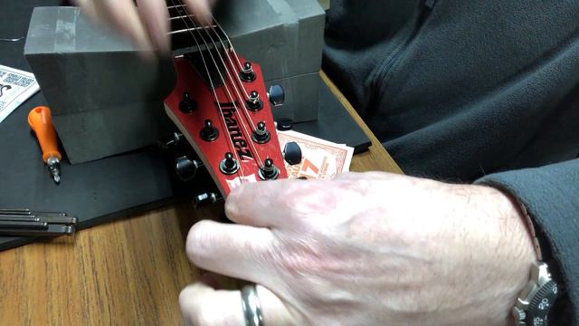How to string a guitar the easy and reliable way Ibanez RG8 смотреть онлайн