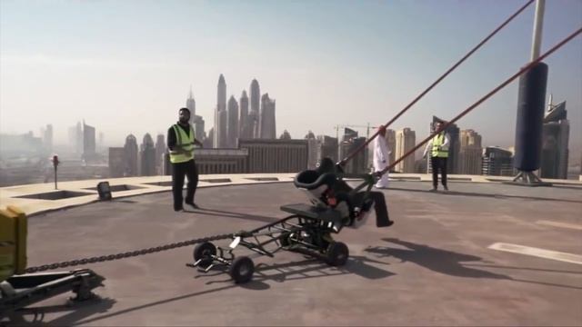 REAL or FAKE? Human Slingshot Launches People Onto A Rooftop Far Away смотреть онлайн