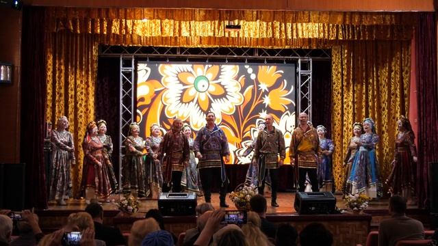 Большую концертную программу подарили зрителям артисты ансамбля «Камышинка» в свой «золотой» юбилей смотреть онлайн