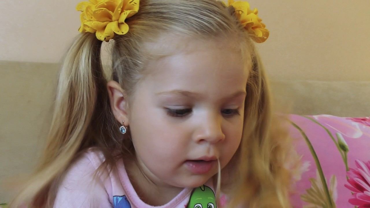 Bad Daddy with Tantrum and Crying Little Babies Learn Colors with Lipstick Finger Family song video смотреть онлайн