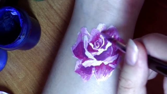?Аквагрим. Роза на руке. Body art, draw a rose. ?Nastya Tropicelle смотреть онлайн
