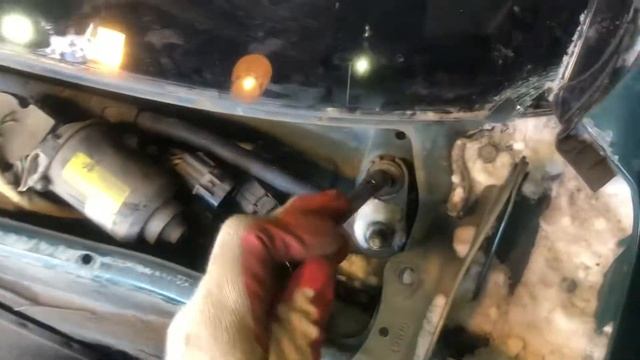 Как снять-поменять трапецию дворников с моторчиком на автомобиле Hyundai Elantra XD смотреть онлайн