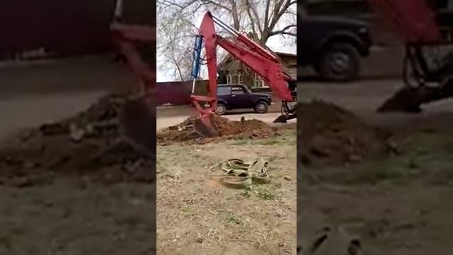 Экскаватор Мтз 82 с болгарским распределителем и аксиальнопоршневым насосом. смотреть онлайн