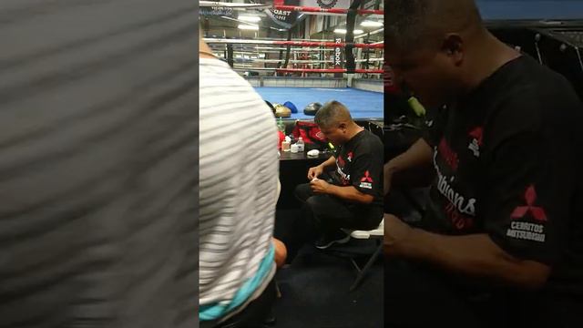 ROBERT GARCIA tapes billy dib's hands смотреть онлайн