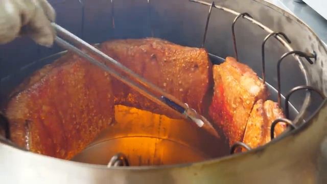 바삭바삭한 삼겹살 만들기 / crispy pork belly making skills - taiwanese street food смотреть онлайн