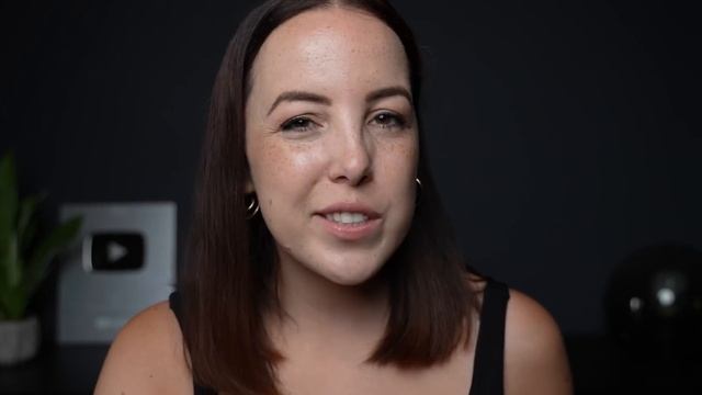 EASY Cinematic lighting setup for YouTube videos! (Just 3 lights!) смотреть онлайн