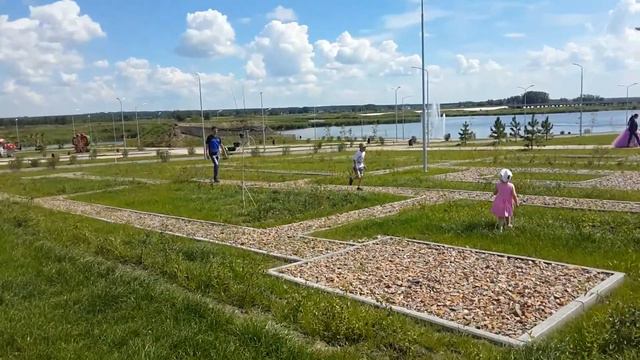 Папа, Мама, Макс и Каролина. Мама царевна лягушка.Каролина плачет kinder смотреть онлайн