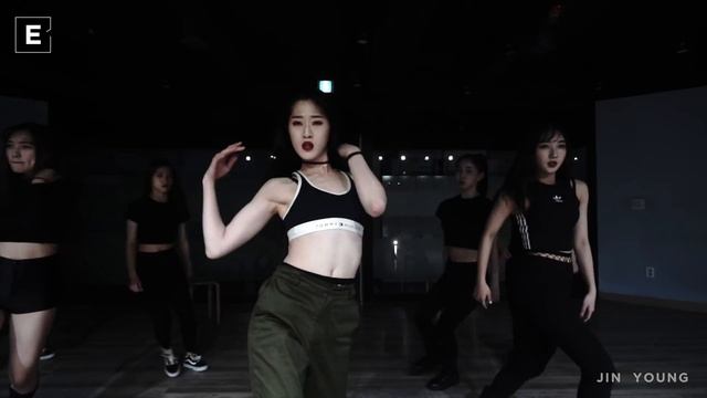 SOLO - JENNIE | YELLZ X JIN YOUNG CHOREOGRAPHY | E DANCE STUDIO SOLO [제니] 안무 смотреть онлайн