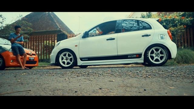 Nissan March Thailook vs Toyota Yaris Thailook смотреть онлайн