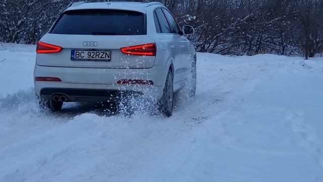 Audi Q3 2013 177hp Stronic Quattro Winter Test   |    ESC OFF