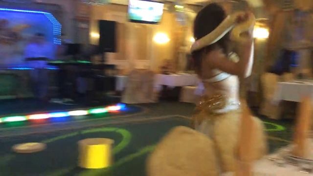 Шоу со змеей в ресторане Сказка Востока 1001 ночь смотреть онлайн