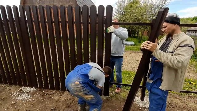 ЗАБОР ПОД КЛЮЧ. Как мы устанавливаем ЗАБОР ЗА ОДИН ДЕНЬ! Монтаж забора - ПРОФНАСТИЛ и ЕВРОШТАКЕТНИК смотреть онлайн
