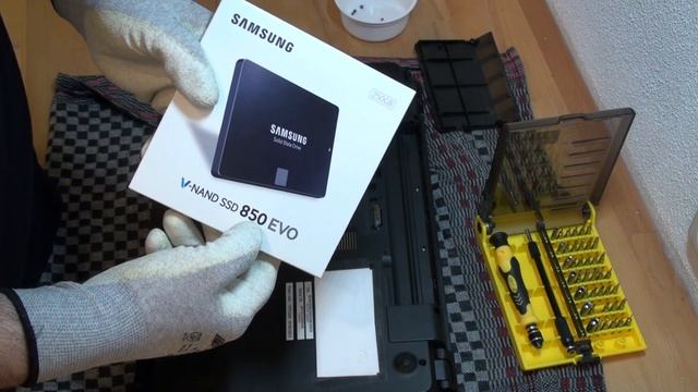 Sony PCG 81313M // VPCF23A9E replace the HDD to SSD смотреть онлайн