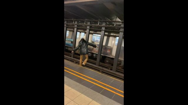 NYC Subway Desperately Needs Platform Screen Doors (Woman Falls Onto The Tracks) смотреть онлайн