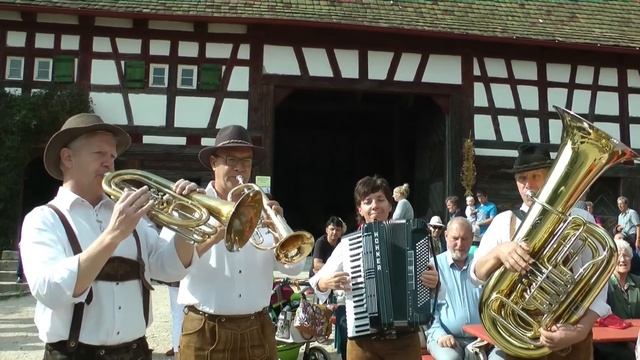 Brigachtaler Biergartenmusig / Prěrovanka-Polka (Lottchen-Polka) смотреть онлайн