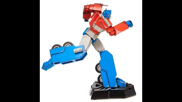 A LOOK AT: Numskull Transformers G1 Optimus Prime Statue REVEAL смотреть онлайн
