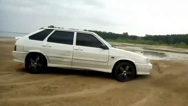 Четырка исполняет