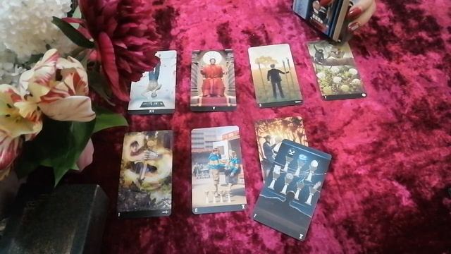 Есть ли любовь в его сердце? Расклад Таро. Три варианта. смотреть онлайн