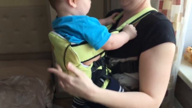 Как малыша носить в кенгуру. How to carry a baby in a kangaroo. смотреть онлайн