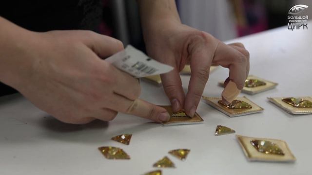 🪡 Подготовка костюмов к шоу «Легенда» смотреть онлайн