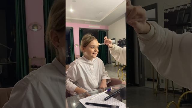 Накрасили ребенка в 10 лет, как вам такой подарок? 💄#макияж #makeup #стиль #сестры #красота смотреть онлайн