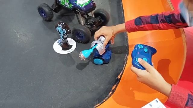 Robo kombat silverlit battling robot with power fist смотреть онлайн