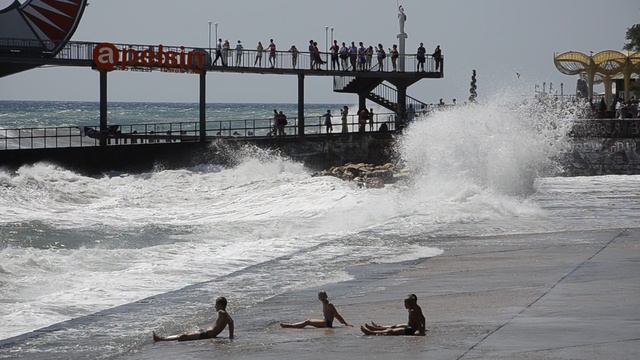 Шторм в Ялте (4) смотреть онлайн