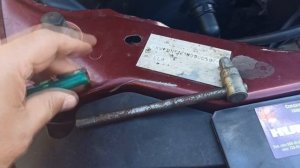 Когда нужно менять натяжитель приводного ремня.