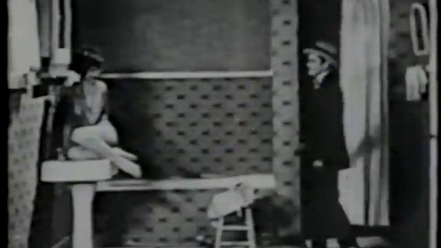 Saving Nude Woman From A Rat -1921 смотреть онлайн