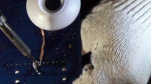 Как выпаять конденсаторы с материнской платы одним паяльником, легко и без фена