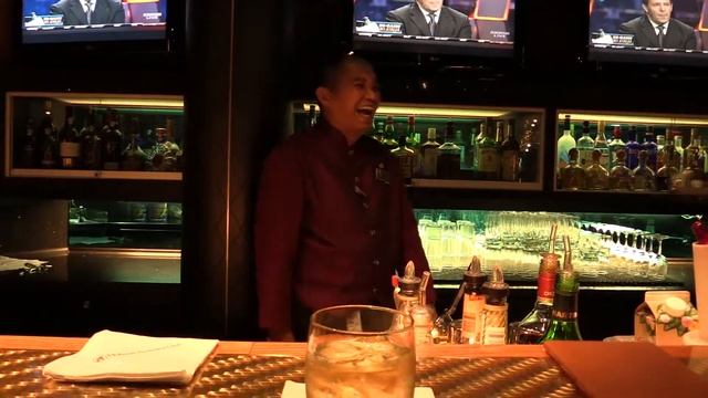 M.S.Westerdam Cesar tells us about full moon when de dogs are hauling at twelve midnight. смотреть онлайн