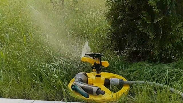 Slowmotion поливалка газона