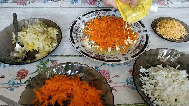 Салат "Мимоза". Очень нежный и вкусный. смотреть онлайн